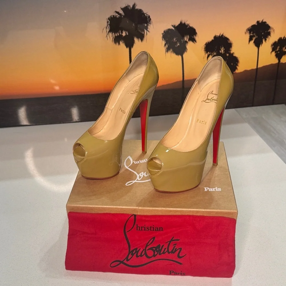 Christian Louboutin Beige Patent Leather Heels - Picture 2 of 8